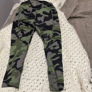 Zyia, camo leggings, 8-10